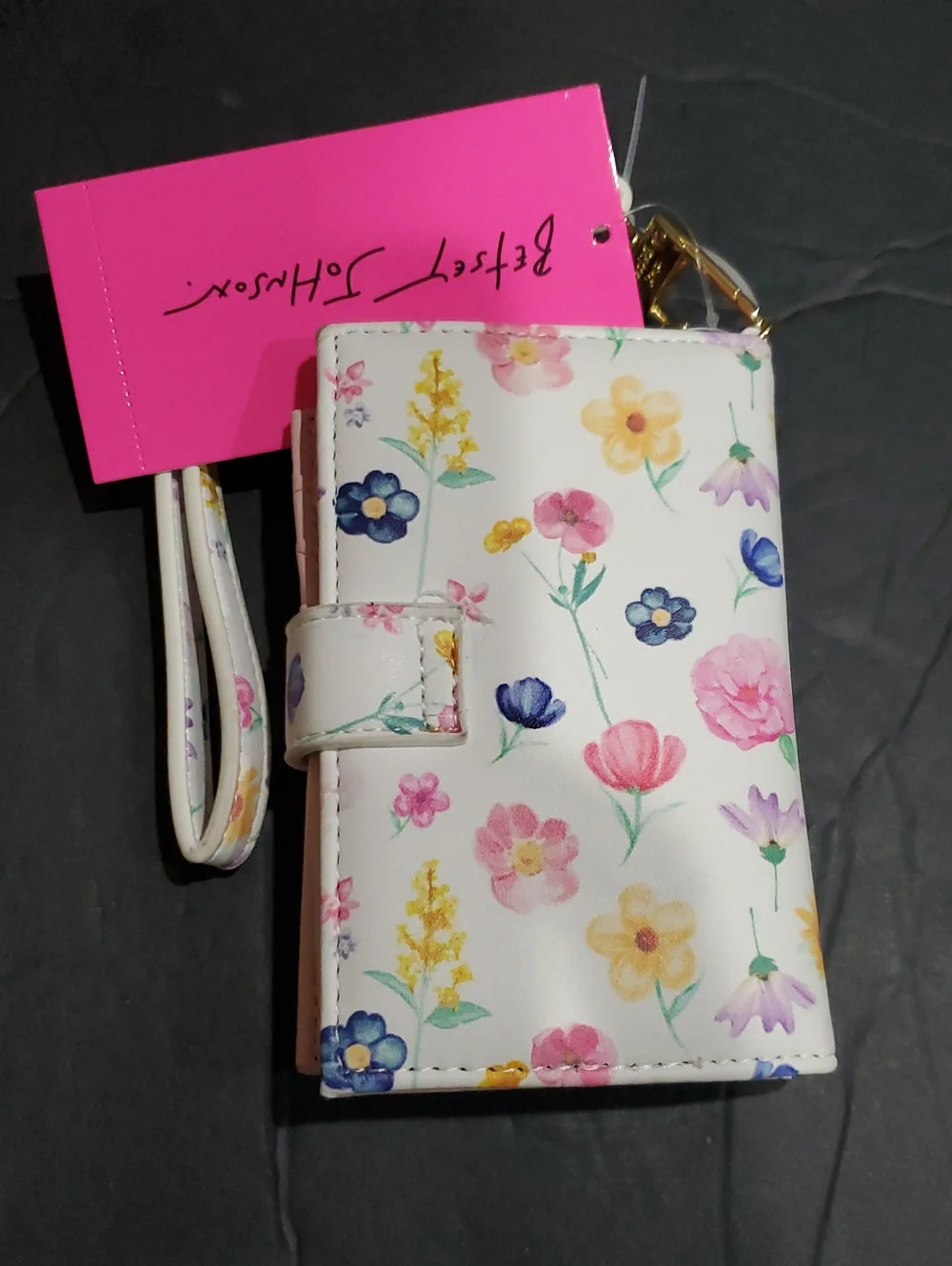 Betsey Johnson xoleah white floral bj103500 trifold‎ wallet brand new